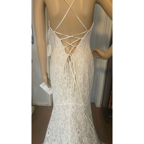 Ethereal Elegance: Exquisite Essense of Australia D2467 Wedding Dress - Picture 16 of 17